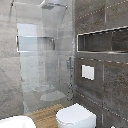 J&s In Appartement Tirana